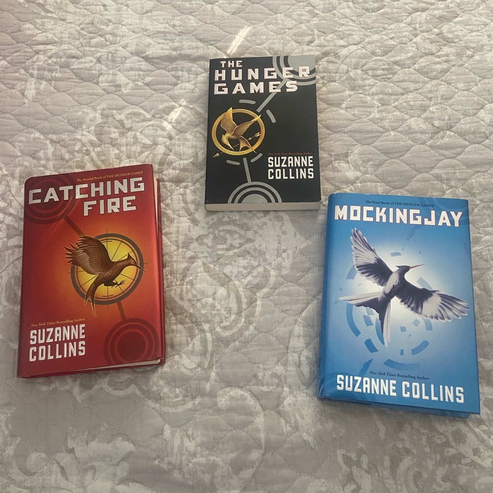 3 Book Bundle:HUNGER GAMES TRILOGY by Susan Collins